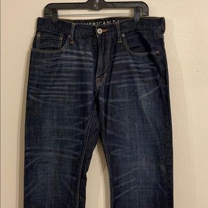 Men’s American Eagle low rise boot denim jeans.
